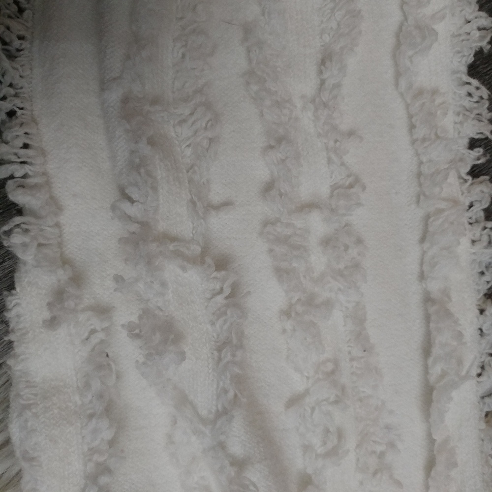 1.STATE
White Fringe-Sleeve Sweater size XL - Picture 6 of 8